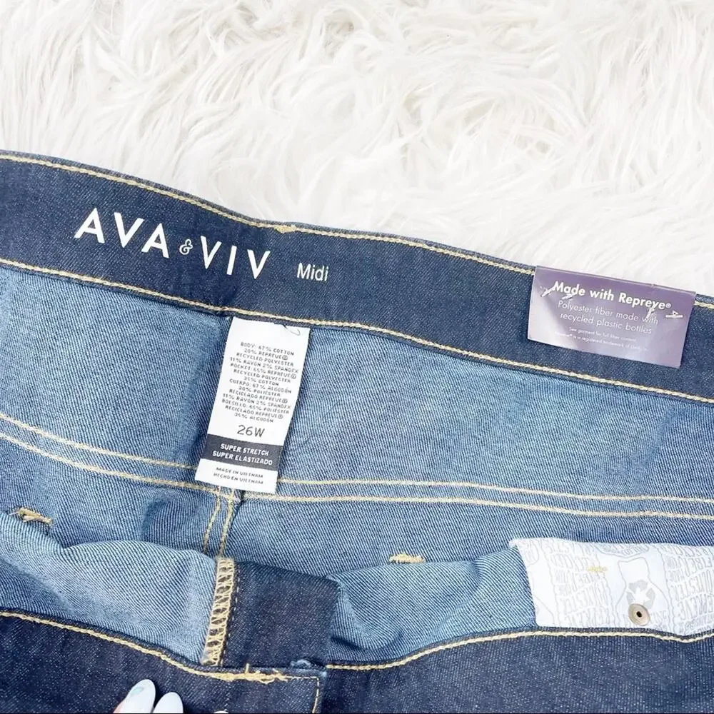 Ava & Viv Women's Plus Size Denim Midi Shorts, Dark Denim Wash Size 26W - Picture 3 of 5